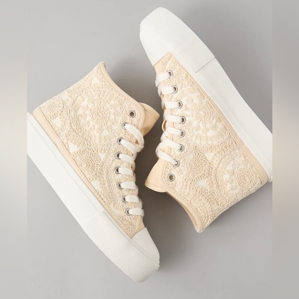 AE Crochet Platform Hightop Sneaker
